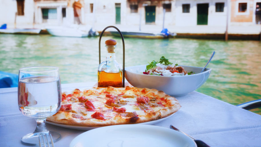 Italian Food: Pizza in Venice