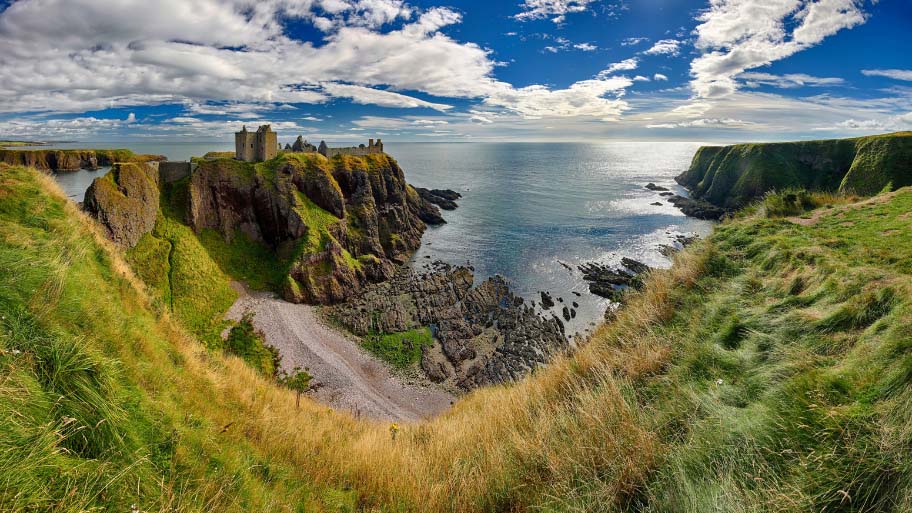 Medieval fortress Dunnottar Castle (Aberdeenshire, Scotland)