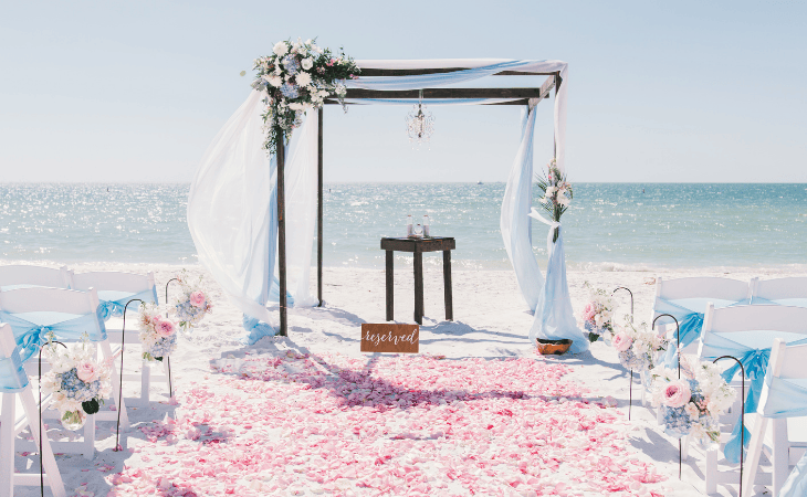 Floral wedding in the beach.